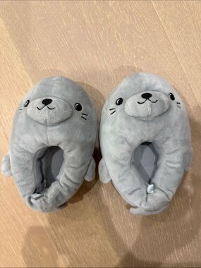 Old Navy Gray Seal Plush Kids Slipper